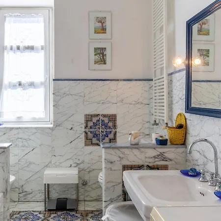 Marble House Daire