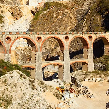 Marble House * Carrara
